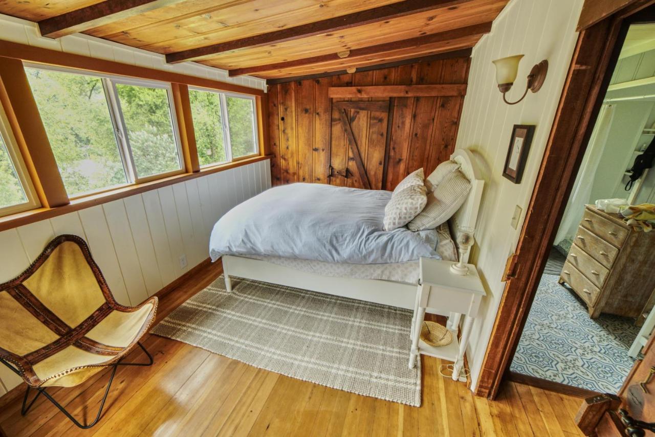 Rivers Breeze Relaxing Riverside Cabin With Private Suite Kayaks Хийлдсбърг Екстериор снимка