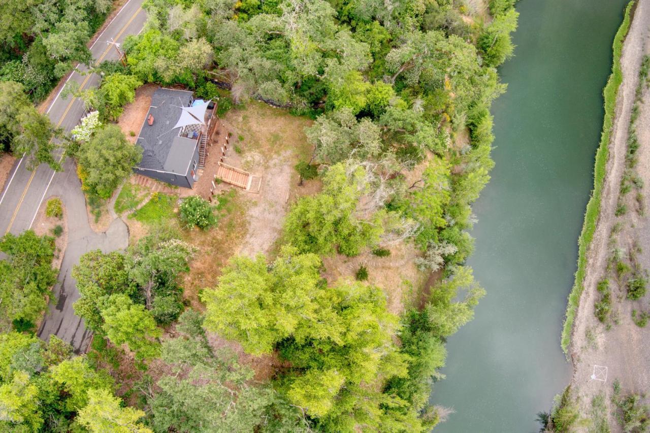 Rivers Breeze Relaxing Riverside Cabin With Private Suite Kayaks Хийлдсбърг Екстериор снимка