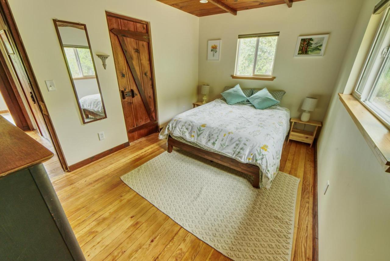 Rivers Breeze Relaxing Riverside Cabin With Private Suite Kayaks Хийлдсбърг Екстериор снимка