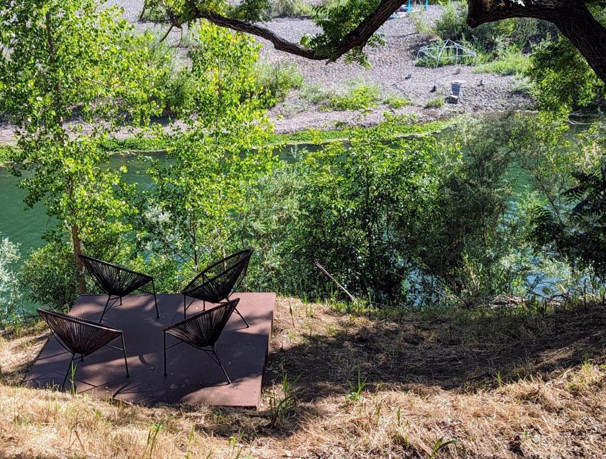 Rivers Breeze Relaxing Riverside Cabin With Private Suite Kayaks Хийлдсбърг Екстериор снимка
